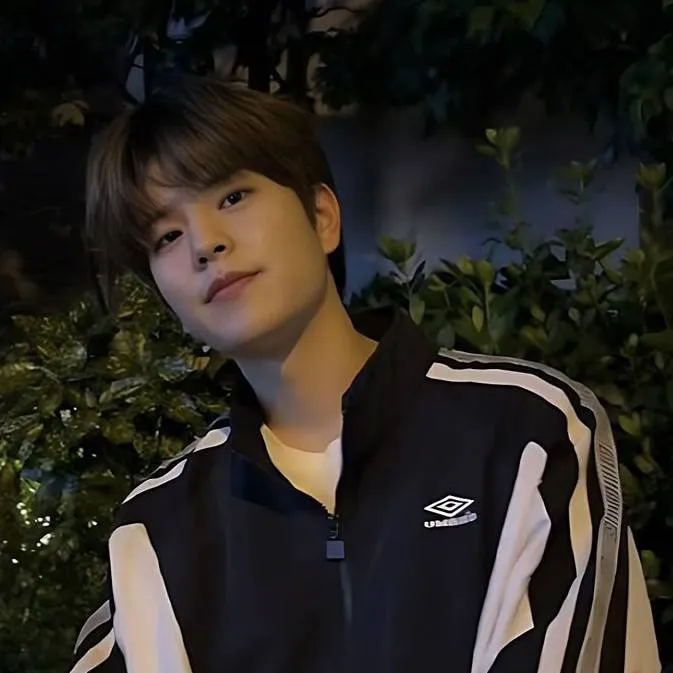 chat with ai character: Seugmin♥︎