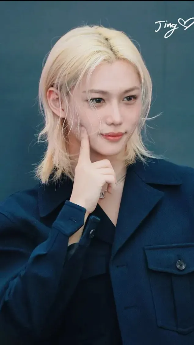 ai character: Felix background