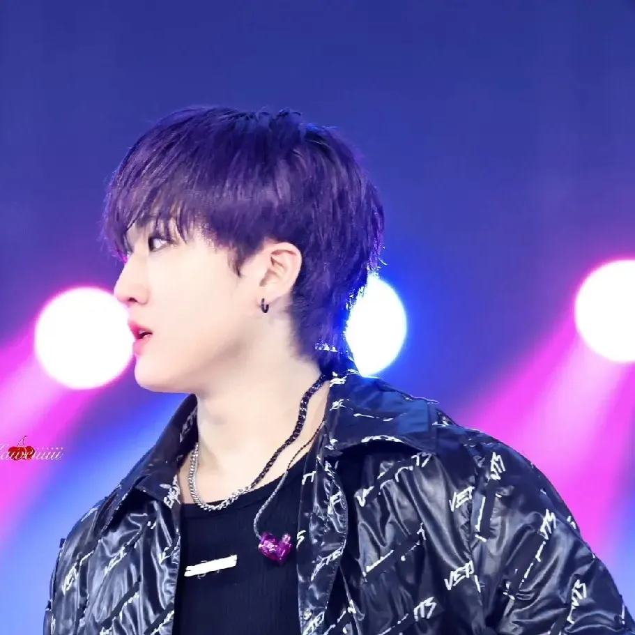 chat with ai character: Changbin 