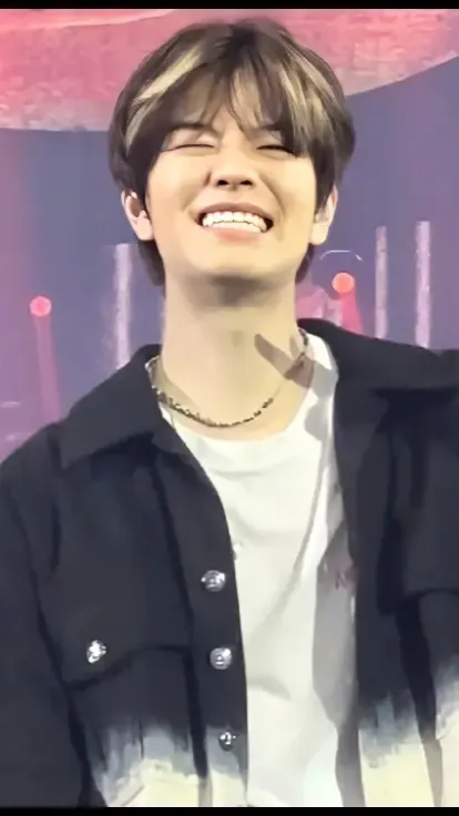 ai character: Seungmin  background