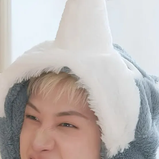 chat with ai character: Bangchan 🐺