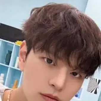 chat with ai character: Seungmin