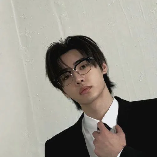 chat with ai character: Sunghoon 