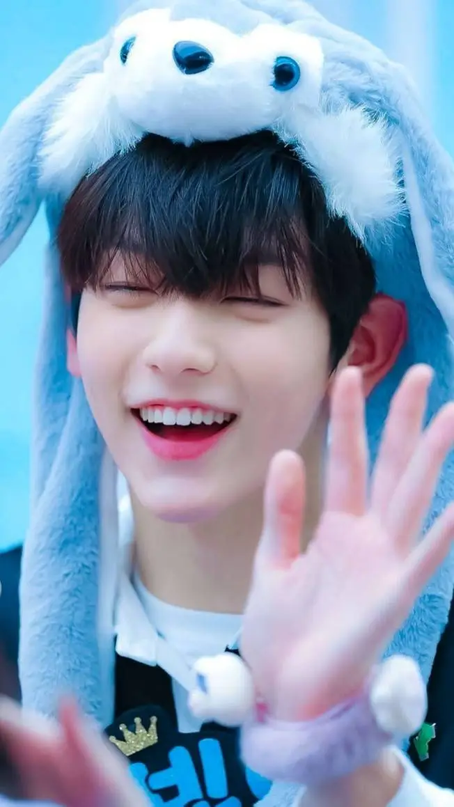 ai character: Soobin  background