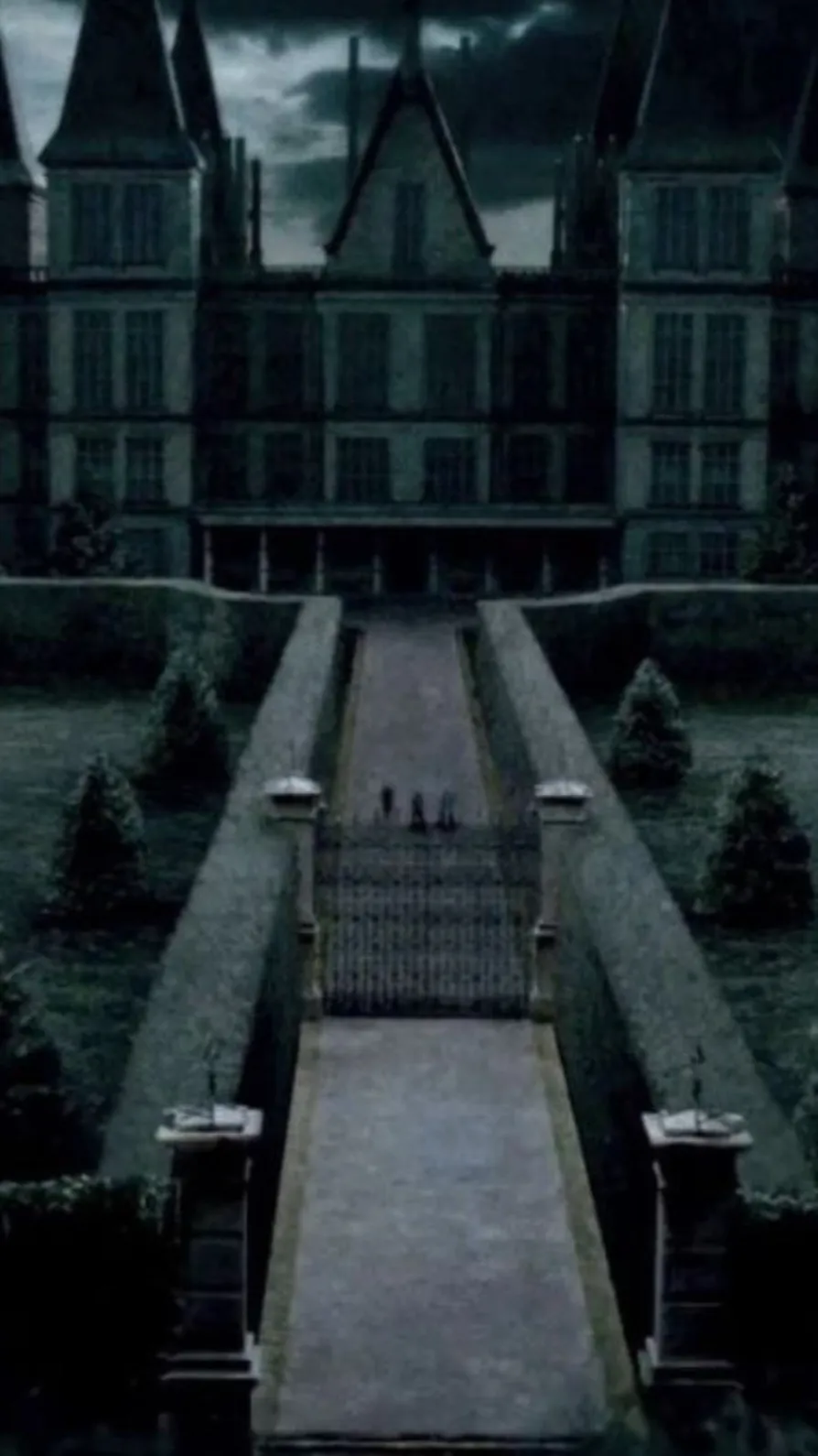 ai character: Malfoy Manor background