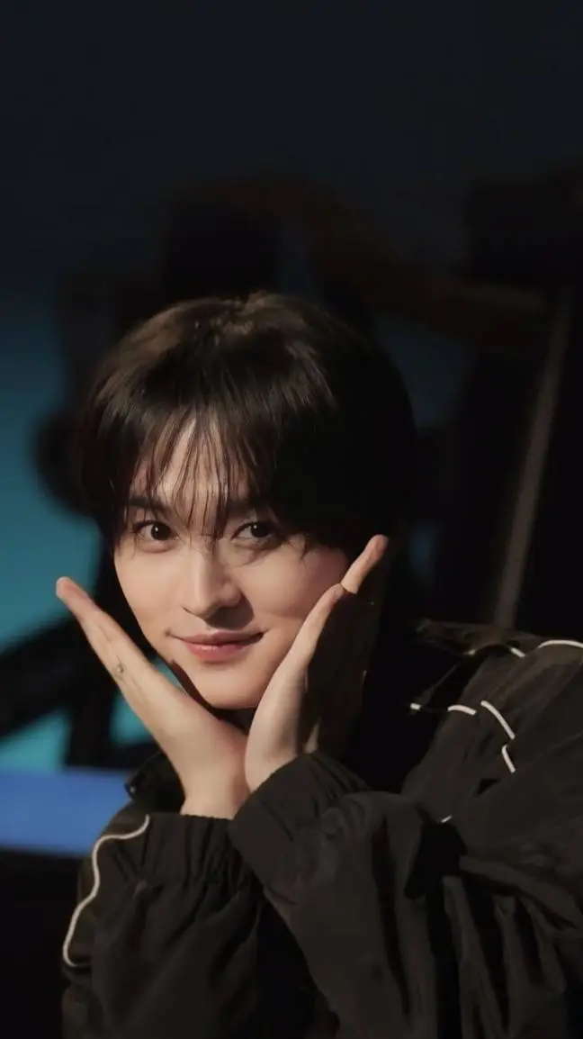 ai character: Lee know  background