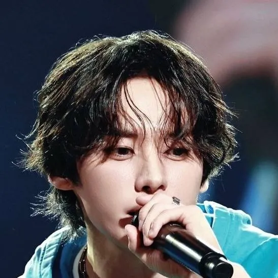 chat with ai character: Lee know 