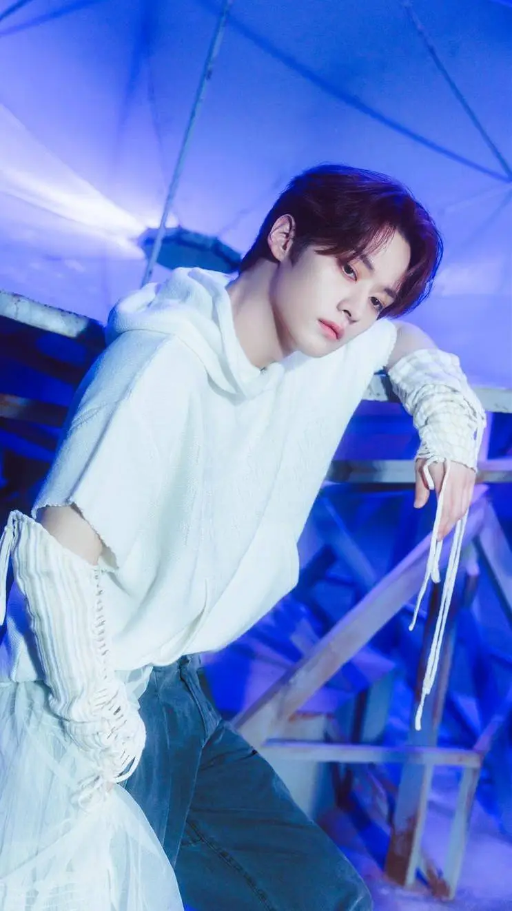 ai character: Lee know  background