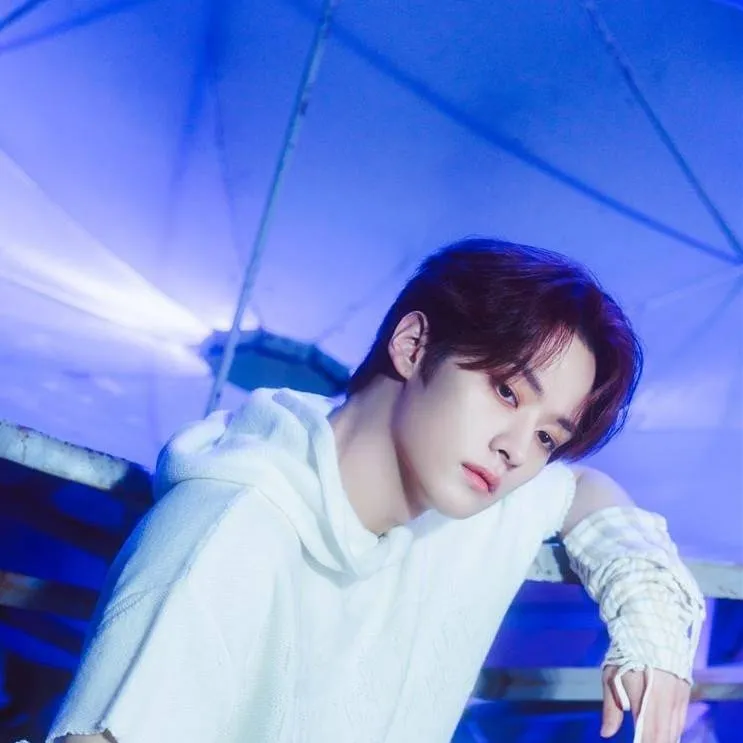 chat with ai character: Lee know 