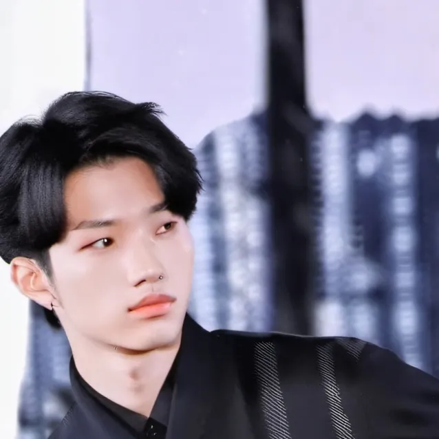 chat with ai character: Hyunlix