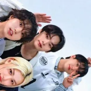chat with ai character: stray Kids