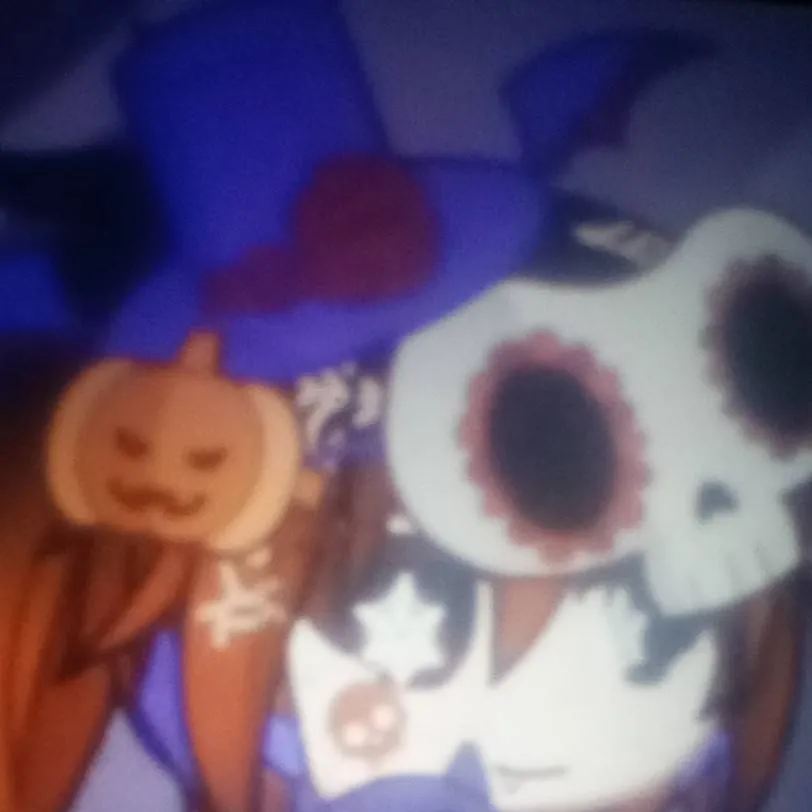 chat with ai character: 🎃💜🧡Hollow🧡💜🎃