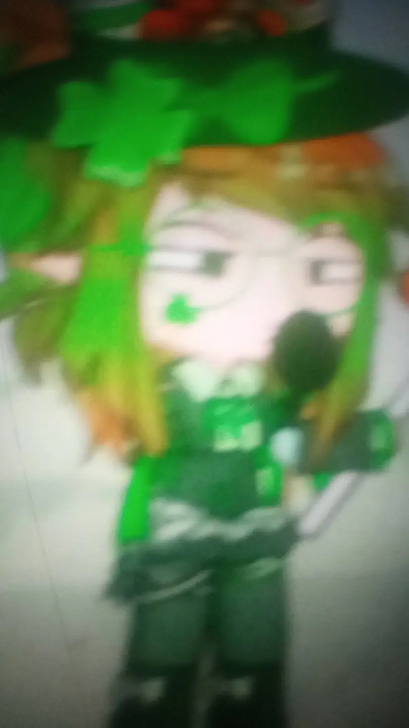 ai character: 🍀💚🤍☘️Lucky ☘️🤍💚🍀 background