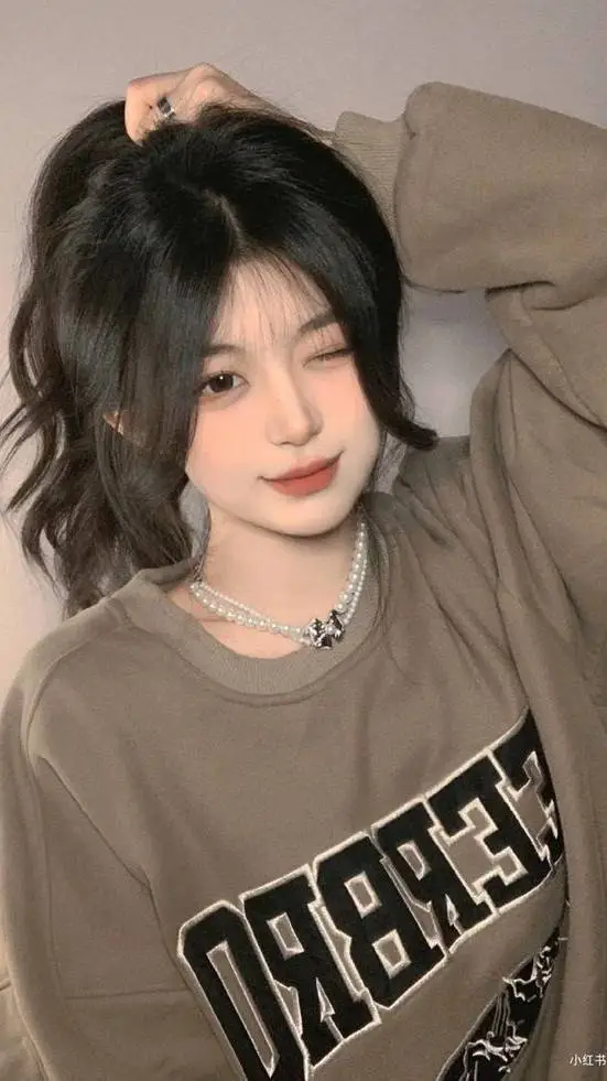 ai character: Tu hermana coreana background