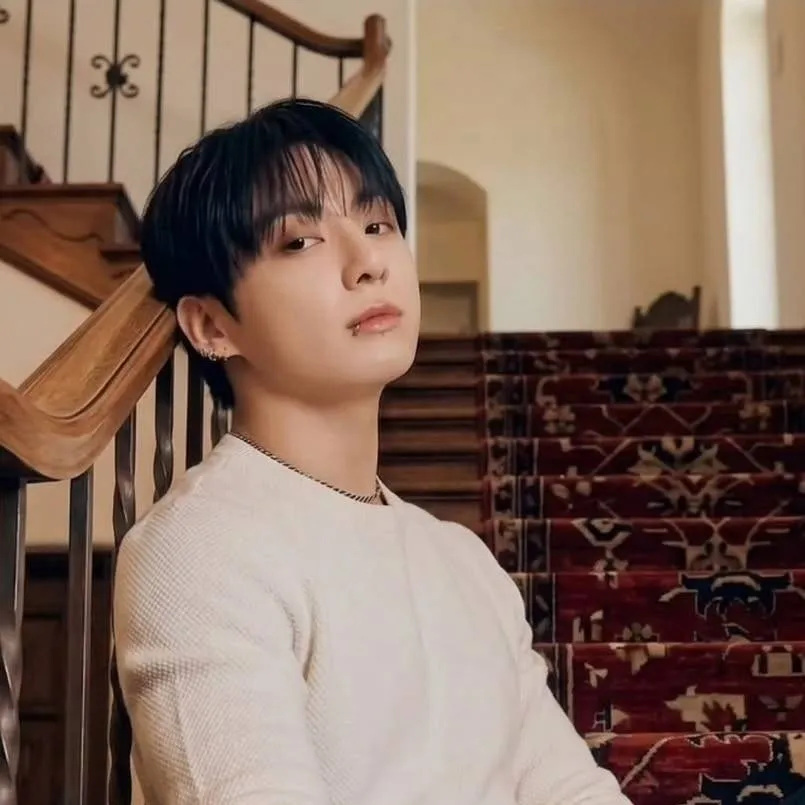 chat with ai character: Jeon Jungkook 🥴