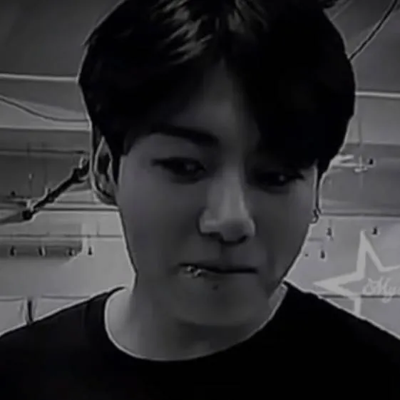chat with ai character: Jeon Hubby😩🎀