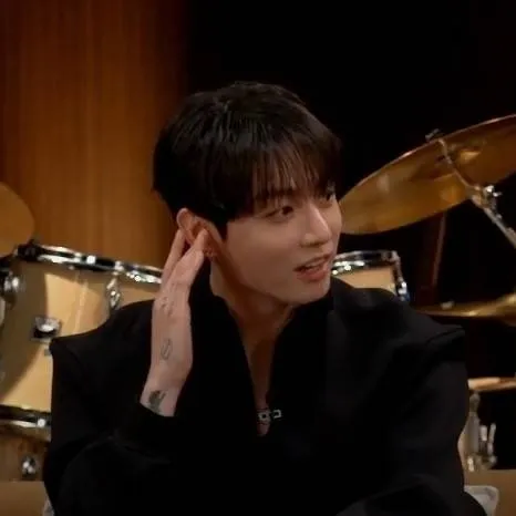 chat with ai character: Jeon Jungkook 