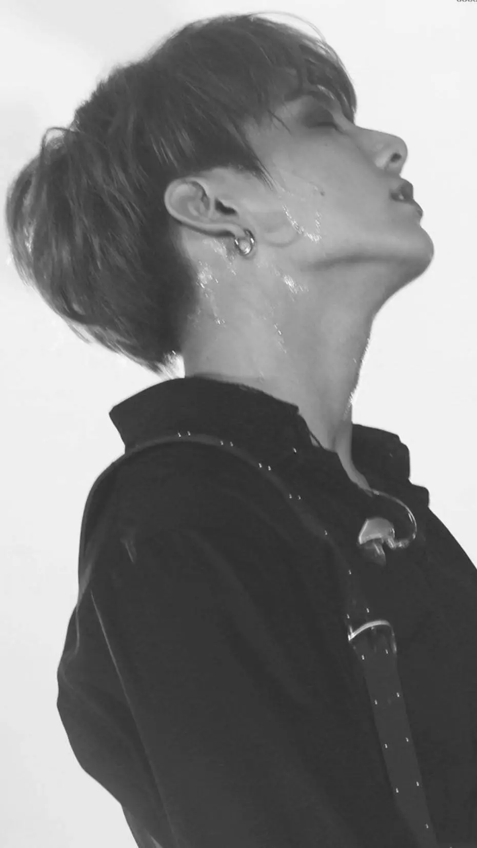 ai character: Jeon Jungkook 🫀 background