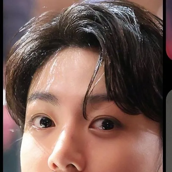 chat with ai character: Jungkook 🖤
