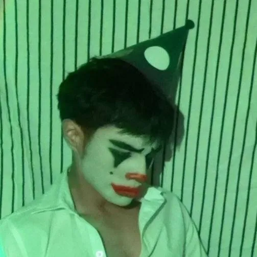 chat with ai character: Travis