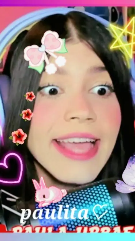 ai character: 🍥Paula Urbaez🌸 background