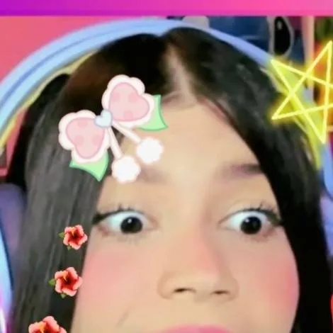 chat with ai character: 🍥Paula Urbaez🌸