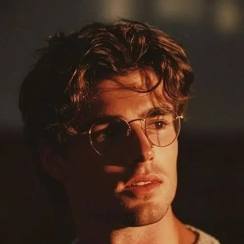 chat with ai character: Jaxon (Jax)