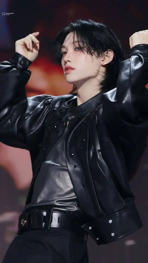 ai character: Felix🔥 background