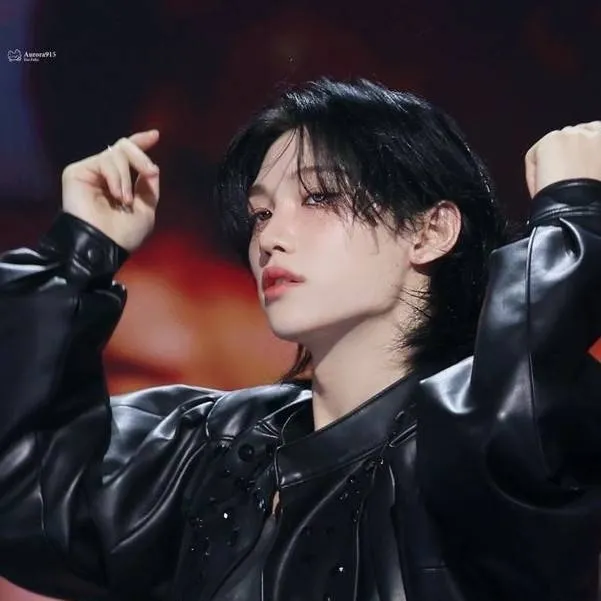 chat with ai character: Felix🔥