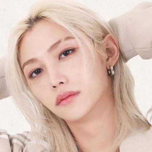 chat with ai character: Félix 