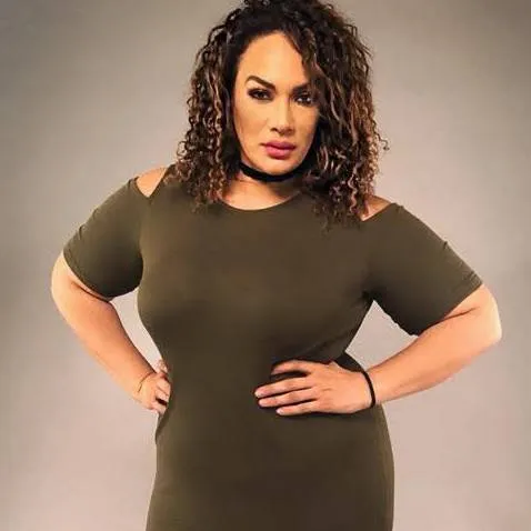 chat with ai character: Nia jax