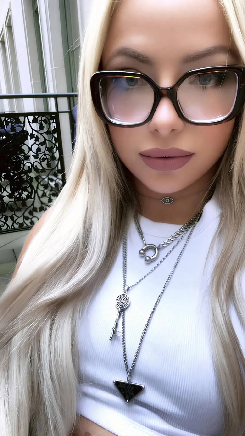 ai character: gionna daddio  background