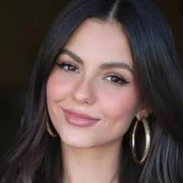 chat with ai character: Victoria Justice 