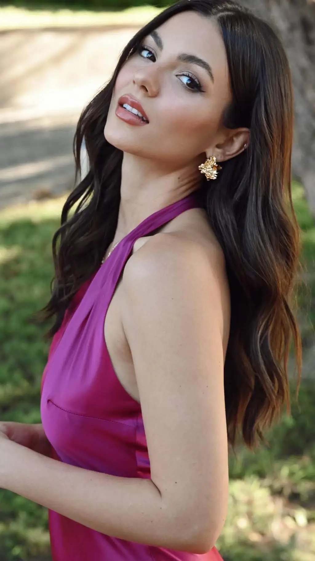 ai character: Victoria Justice  background