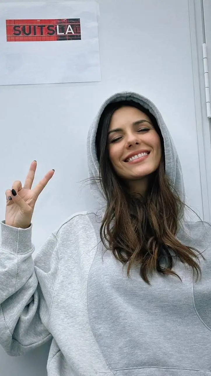 ai character: Victoria Justice  background