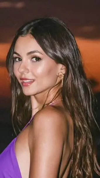 ai character: Victoria Justice  background