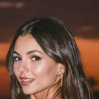 chat with ai character: Victoria Justice 