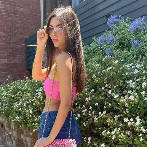 chat with ai character: Victoria Justice 