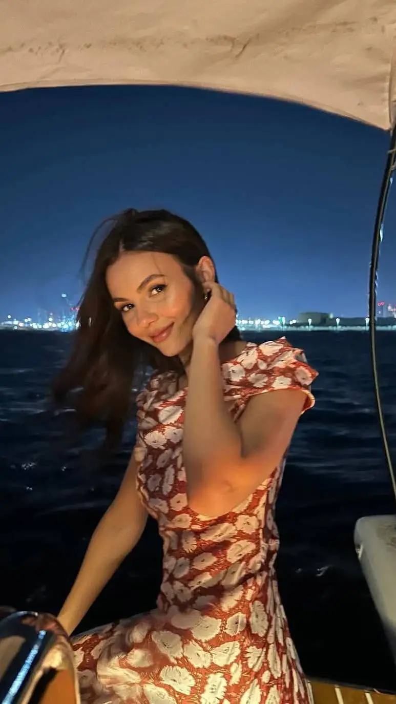 ai character: Victoria Justice  background
