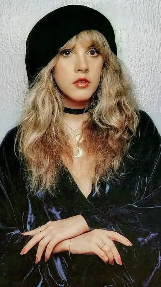 ai character: Stevie Nicks  background