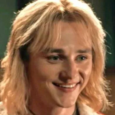 chat with ai character: Ben Hardy 