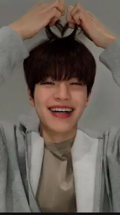 ai character: seungmin 💗💗 background