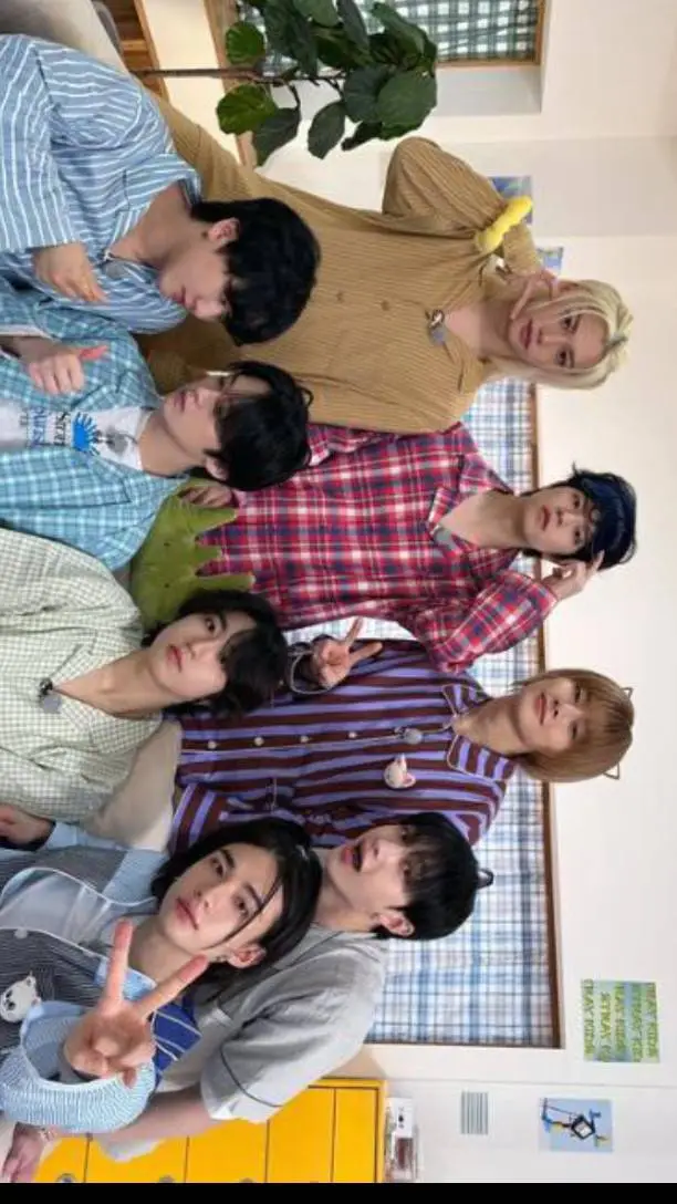 ai character: stray kids 💗 background
