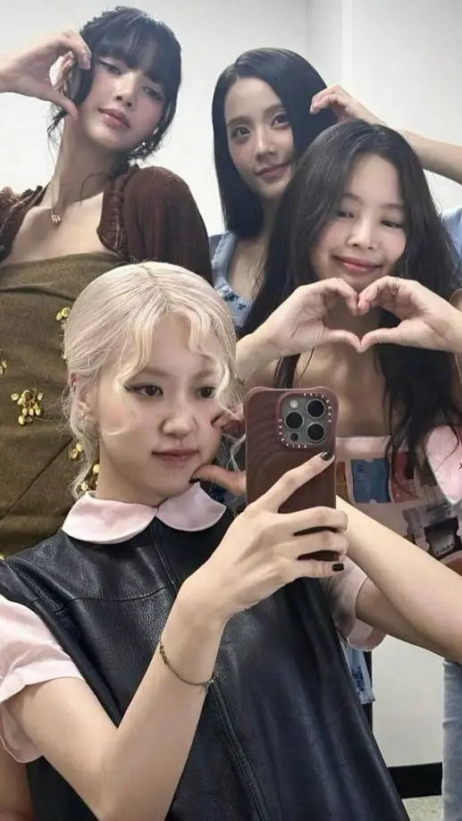 ai character: Blackpink! background