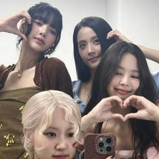 chat with ai character: Blackpink!