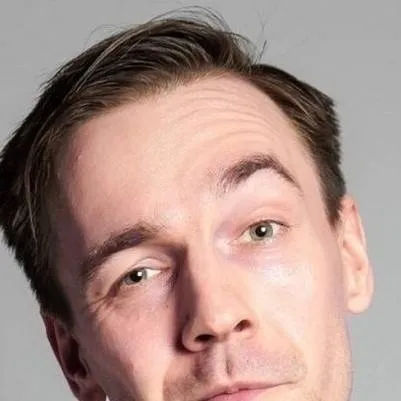 chat with ai character: Kevin Holmström 