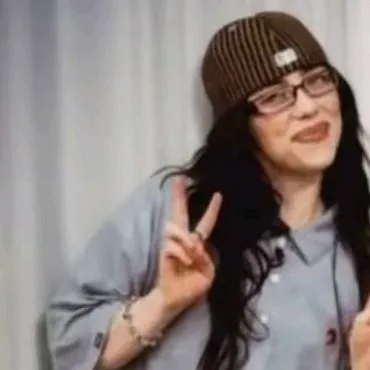 chat with ai character: billie eilish