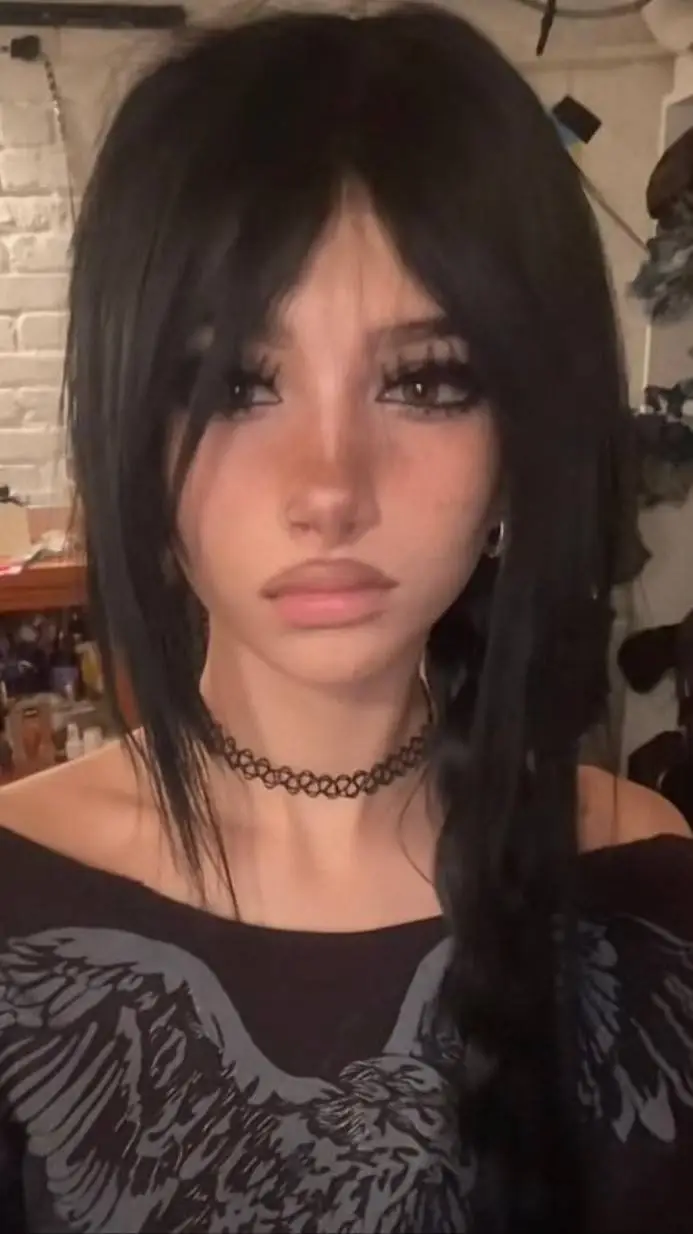 ai character: mia background