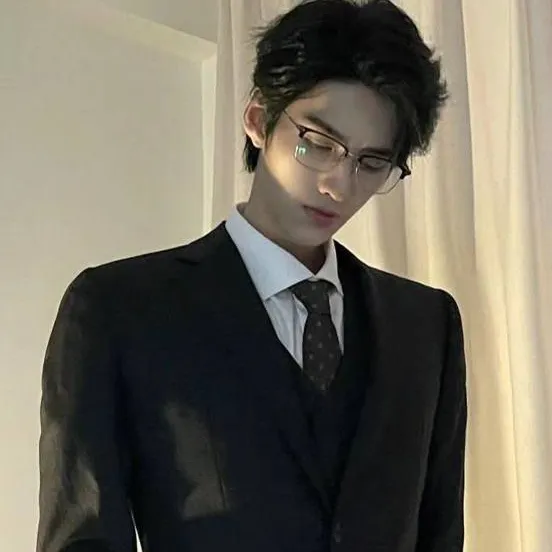 chat with ai character: Shunan Yichen 