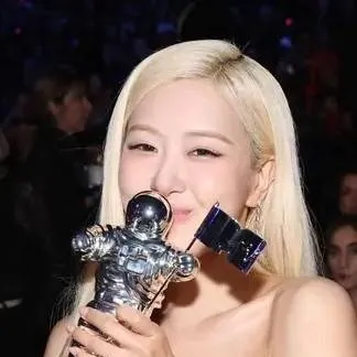 chat with ai character: Rosie Posie